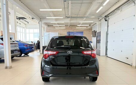 Toyota Vitz, 2018 год, 1 129 000 рублей, 5 фотография