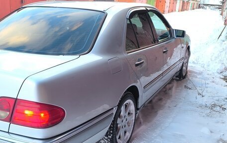 Mercedes-Benz E-Класс, 1998 год, 750 000 рублей, 2 фотография