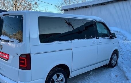 Volkswagen Multivan T6 рестайлинг, 2015 год, 3 200 000 рублей, 2 фотография