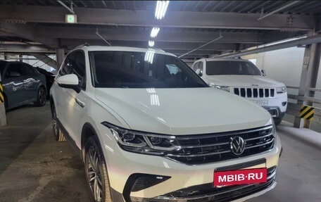 Volkswagen Tiguan II, 2023 год, 3 530 000 рублей, 2 фотография