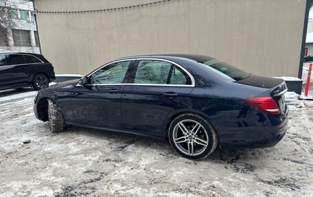 Mercedes-Benz E-Класс, 2019 год, 3 850 000 рублей, 4 фотография