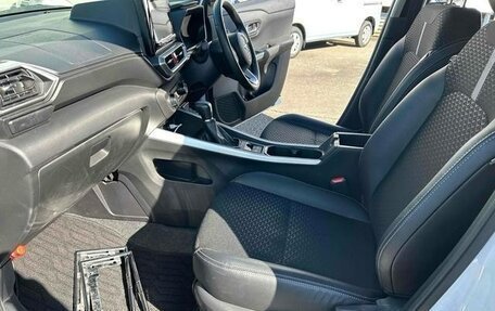 Daihatsu Rocky, 2022 год, 1 270 000 рублей, 30 фотография