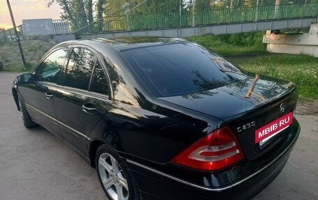 Mercedes-Benz C-Класс, 2005 год, 810 000 рублей, 3 фотография