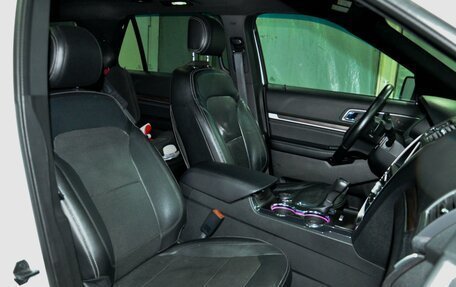 Ford Explorer VI, 2017 год, 3 090 003 рублей, 6 фотография