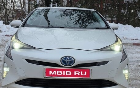 Toyota Prius IV XW50, 2016 год, 1 555 000 рублей, 1 фотография