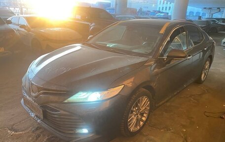 Toyota Camry, 2018 год, 2 090 000 рублей, 3 фотография