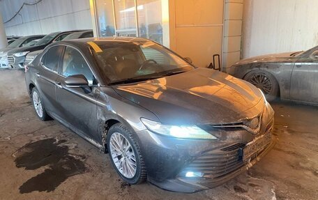 Toyota Camry, 2018 год, 2 090 000 рублей, 2 фотография