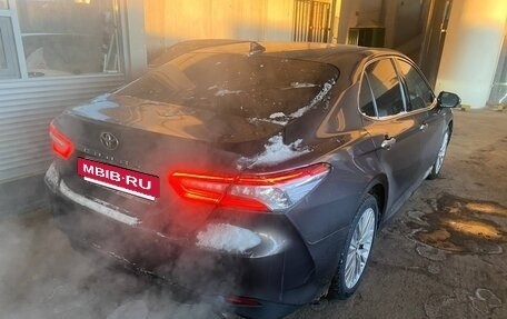 Toyota Camry, 2018 год, 2 090 000 рублей, 4 фотография