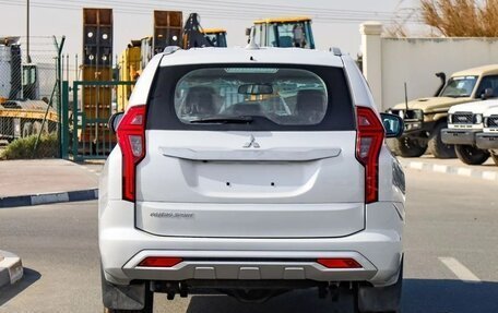 Mitsubishi Pajero Sport III рестайлинг, 2024 год, 3 920 000 рублей, 4 фотография