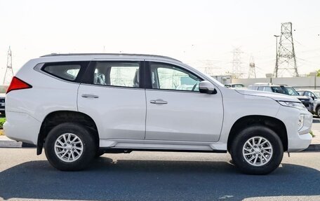 Mitsubishi Pajero Sport III рестайлинг, 2024 год, 3 920 000 рублей, 7 фотография