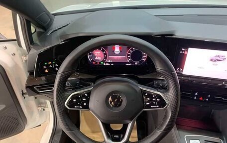 Volkswagen Golf VIII, 2023 год, 1 900 000 рублей, 14 фотография