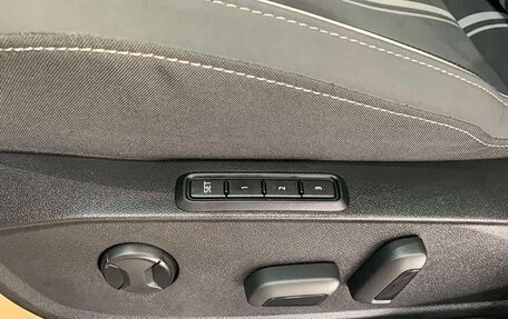 Volkswagen Golf VIII, 2023 год, 1 900 000 рублей, 16 фотография