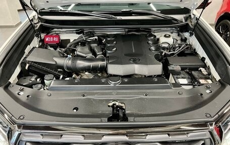 Toyota Land Cruiser Prado 150 рестайлинг 2, 2021 год, 6 700 000 рублей, 8 фотография