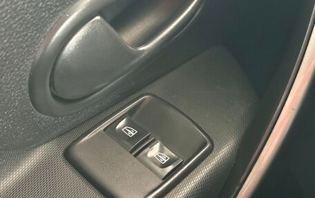 Renault Logan II, 2018 год, 650 000 рублей, 18 фотография