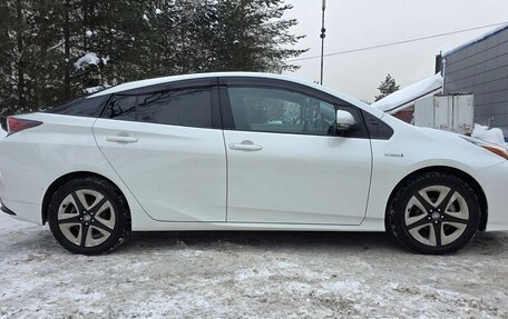Toyota Prius IV XW50, 2016 год, 1 555 000 рублей, 2 фотография
