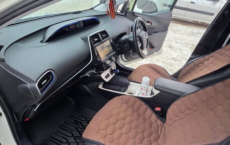 Toyota Prius IV XW50, 2016 год, 1 555 000 рублей, 10 фотография