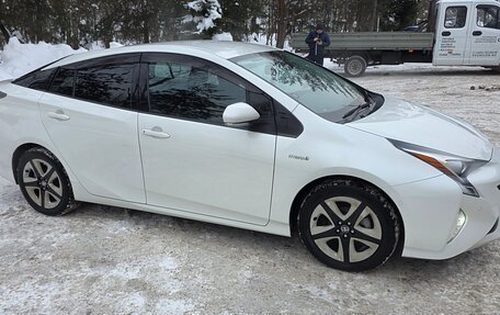 Toyota Prius IV XW50, 2016 год, 1 555 000 рублей, 8 фотография