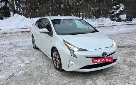 Toyota Prius IV XW50, 2016 год, 1 555 000 рублей, 7 фотография