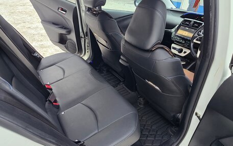 Toyota Prius IV XW50, 2016 год, 1 555 000 рублей, 14 фотография