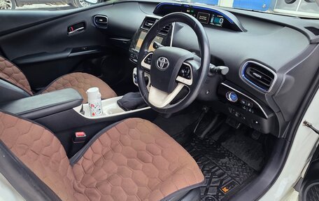 Toyota Prius IV XW50, 2016 год, 1 555 000 рублей, 9 фотография