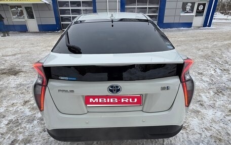 Toyota Prius IV XW50, 2016 год, 1 555 000 рублей, 4 фотография