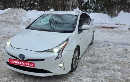 Toyota Prius IV XW50, 2016 год, 1 555 000 рублей, 6 фотография