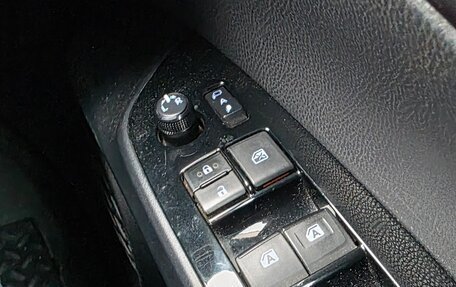 Toyota Prius IV XW50, 2016 год, 1 555 000 рублей, 17 фотография