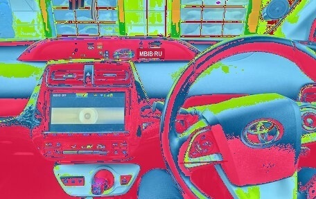 Toyota Prius IV XW50, 2016 год, 1 555 000 рублей, 13 фотография