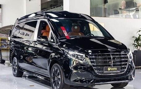 Mercedes-Benz V-Класс, 2025 год, 10 700 000 рублей, 2 фотография