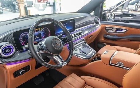 Mercedes-Benz V-Класс, 2025 год, 10 700 000 рублей, 4 фотография