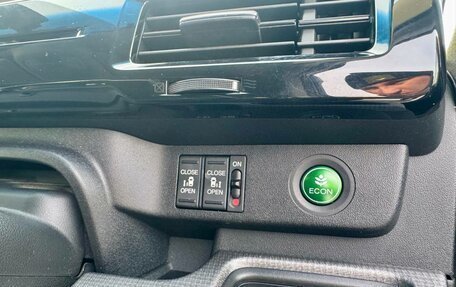 Honda Stepwgn IV, 2016 год, 1 899 000 рублей, 16 фотография