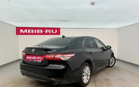 Toyota Camry, 2023 год, 3 590 000 рублей, 2 фотография