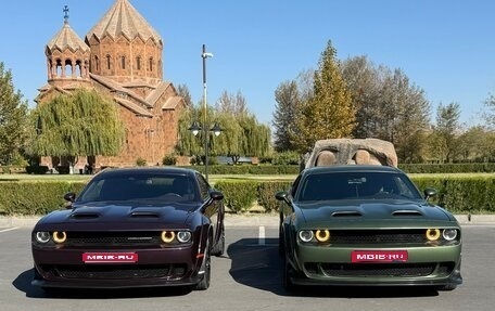 Dodge Challenger III рестайлинг 2, 2020 год, 2 300 000 рублей, 1 фотография