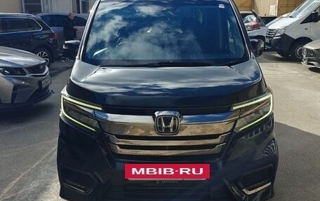 Honda Stepwgn IV, 2018 год, 2 350 000 рублей, 2 фотография