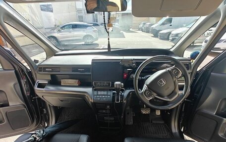 Honda Stepwgn IV, 2018 год, 2 350 000 рублей, 13 фотография