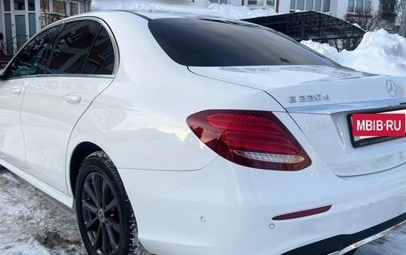 Mercedes-Benz E-Класс, 2020 год, 4 000 000 рублей, 4 фотография