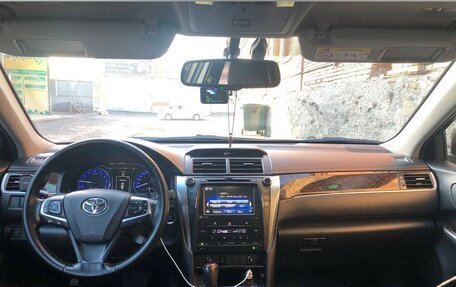 Toyota Camry, 2017 год, 2 350 000 рублей, 3 фотография