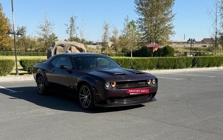 Dodge Challenger III рестайлинг 2, 2020 год, 2 300 000 рублей, 4 фотография