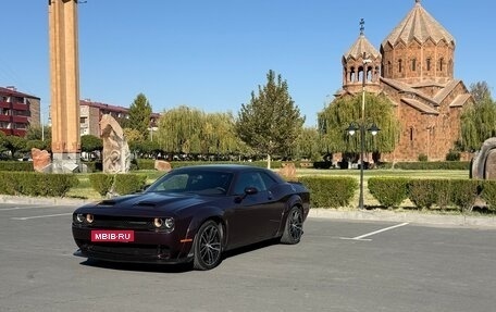 Dodge Challenger III рестайлинг 2, 2020 год, 2 300 000 рублей, 3 фотография