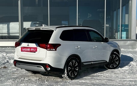Mitsubishi Outlander III рестайлинг 3, 2022 год, 2 447 000 рублей, 4 фотография