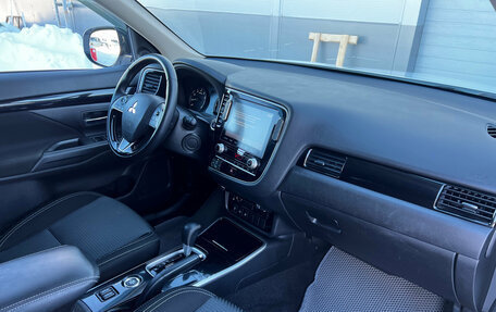 Mitsubishi Outlander III рестайлинг 3, 2022 год, 2 447 000 рублей, 9 фотография