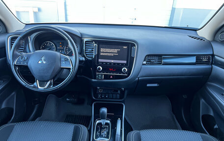 Mitsubishi Outlander III рестайлинг 3, 2022 год, 2 447 000 рублей, 8 фотография