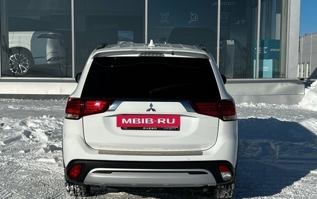 Mitsubishi Outlander III рестайлинг 3, 2022 год, 2 447 000 рублей, 5 фотография