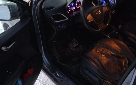 Hyundai Solaris II рестайлинг, 2017 год, 850 000 рублей, 6 фотография