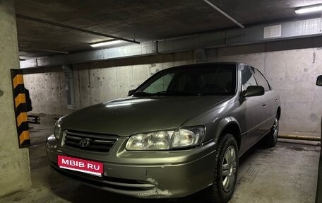 Toyota Camry, 2001 год, 650 000 рублей, 1 фотография