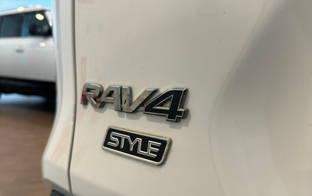 Toyota RAV4, 2021 год, 3 250 000 рублей, 10 фотография