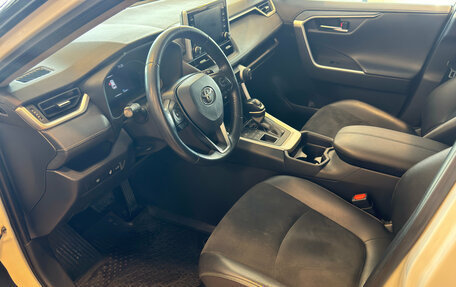 Toyota RAV4, 2021 год, 3 250 000 рублей, 11 фотография