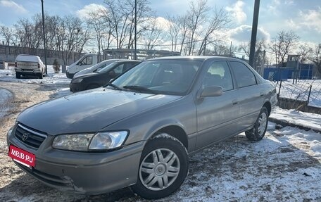 Toyota Camry, 2001 год, 650 000 рублей, 2 фотография