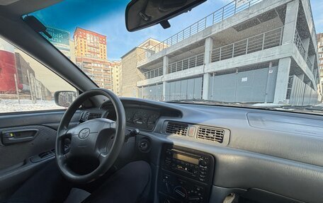 Toyota Camry, 2001 год, 650 000 рублей, 11 фотография