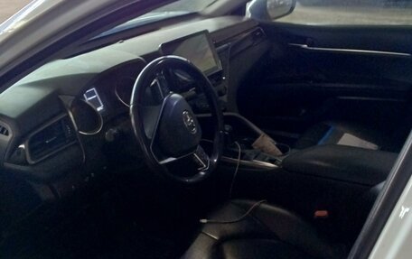 Toyota Camry, 2022 год, 1 890 000 рублей, 4 фотография